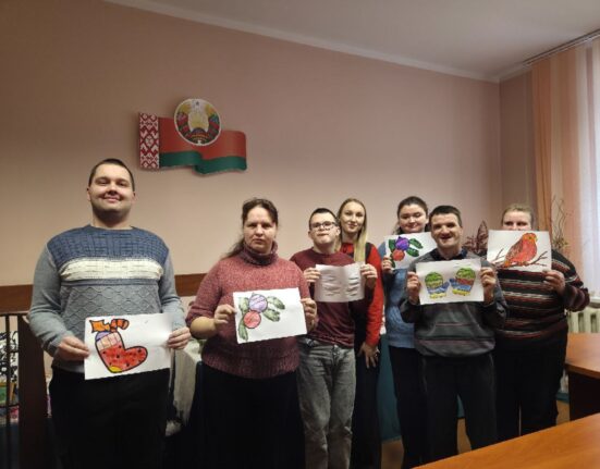 творческое занятие для молодых инвалидов