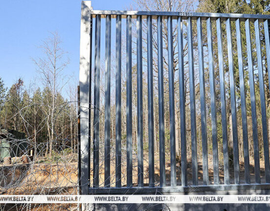 забор на границе с Беларусью
