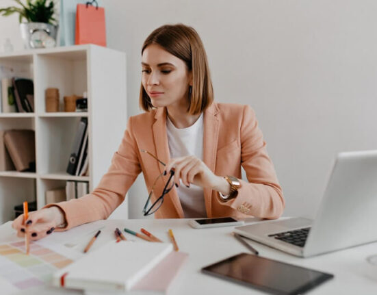 женщина на работе