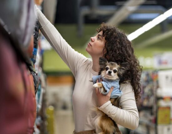 девушка с собачкой