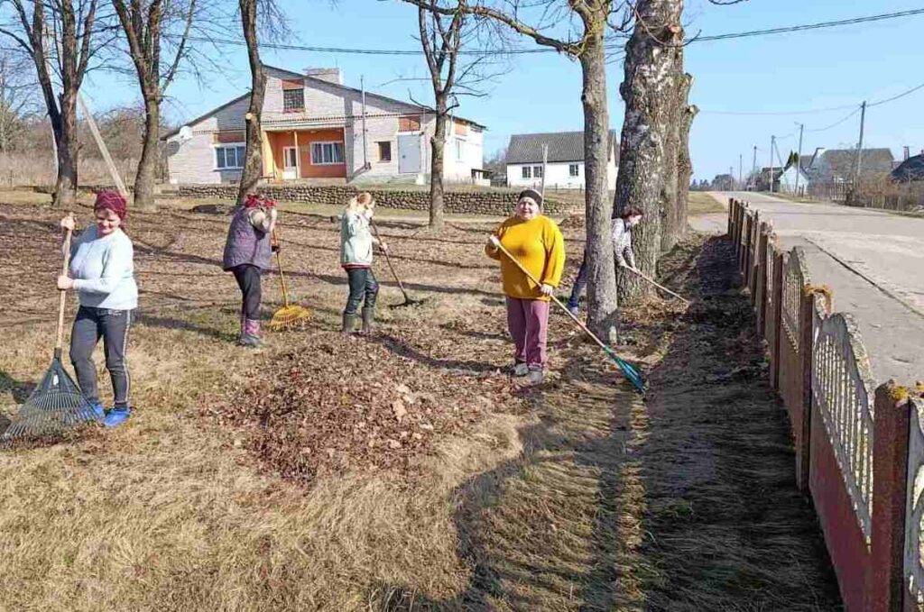 субботник после зимы