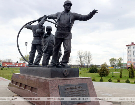 Чернобыль памятник