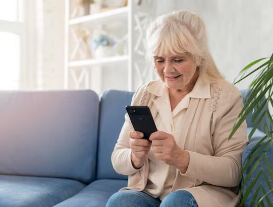 пожилые люди