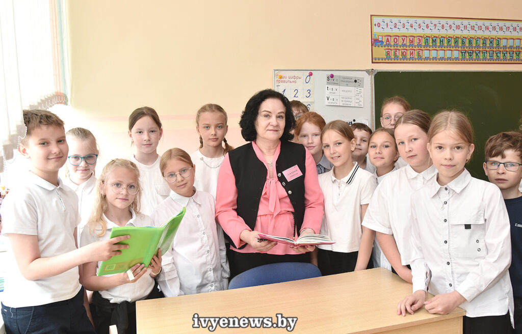 учитель начальных классов Ивье
