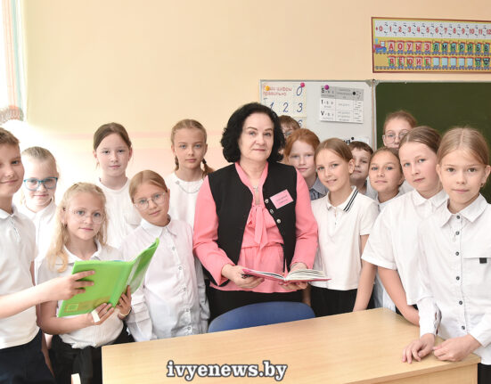 учитель начальных классов Ивье
