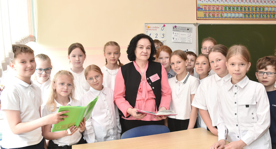 учитель начальных классов Ивье