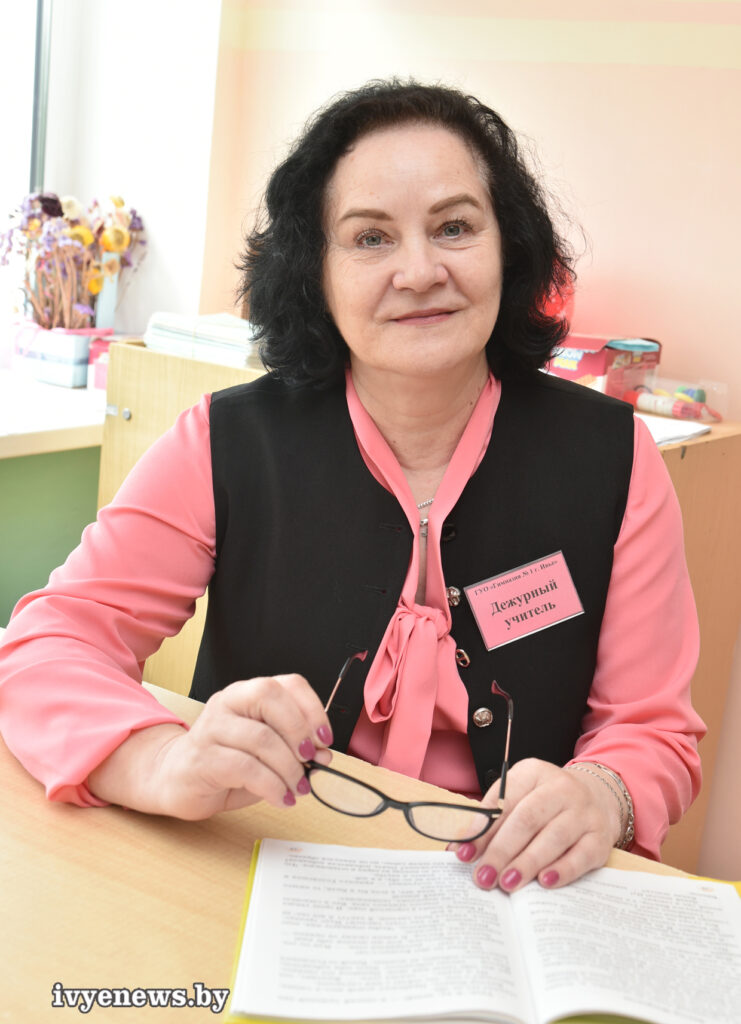 учитель начальных классов Ивье