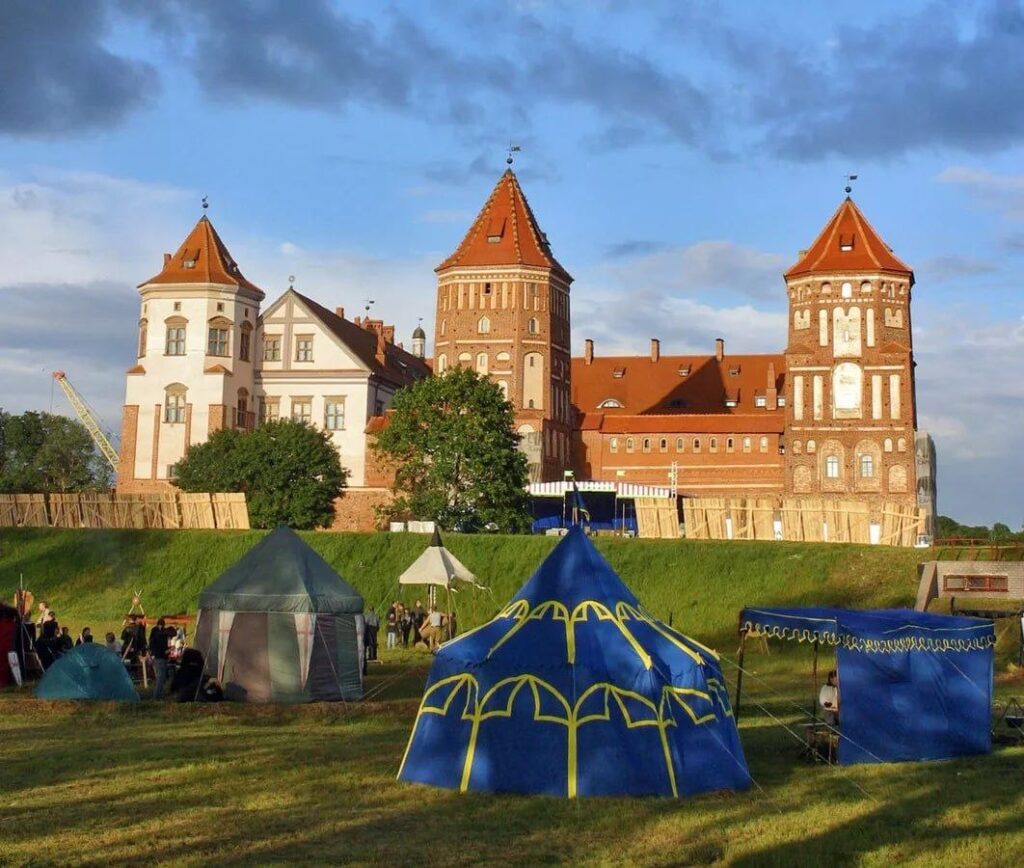 мирский замок