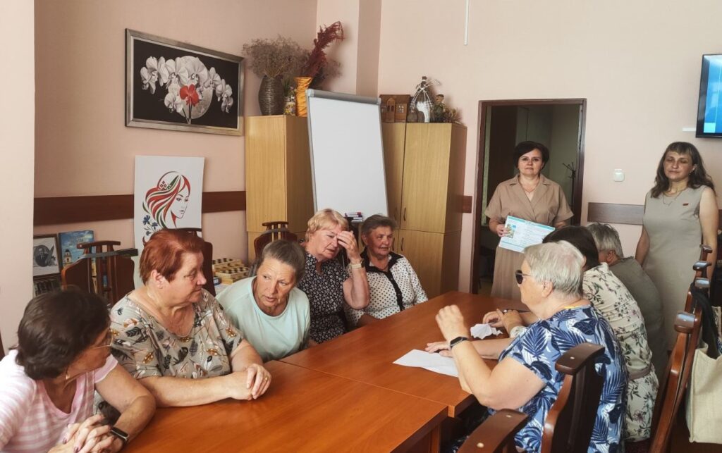 урок финансовой грамотности для пожилых в Ивьевском ТЦСОН