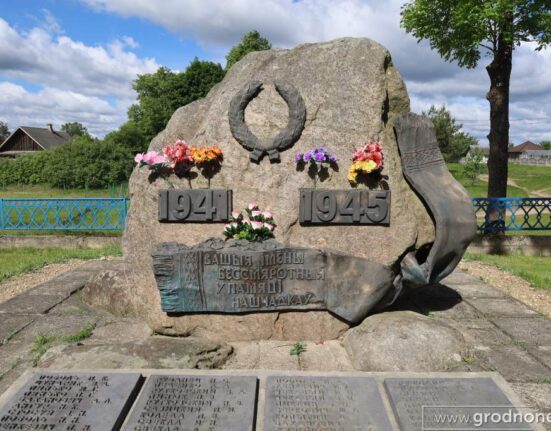 памятник солдатам Великой Отечественной войны в д.Миколаево Ивьевского района