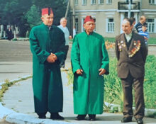 Х. Шабанович (первый справа) вместе с муэдзином С. Рафаловичем и И. Шабановичем во время празднования 600-летия поселения татар в Беларуси, 1997 г.