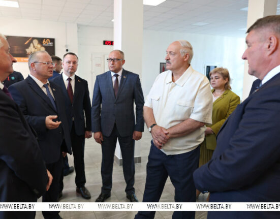 Александр Лукашенко на заводе "Горизонт"