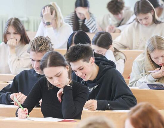 абитуриенты