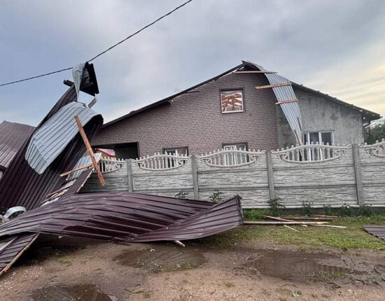 пострадавшие постройки после урагана в Вороновском районе