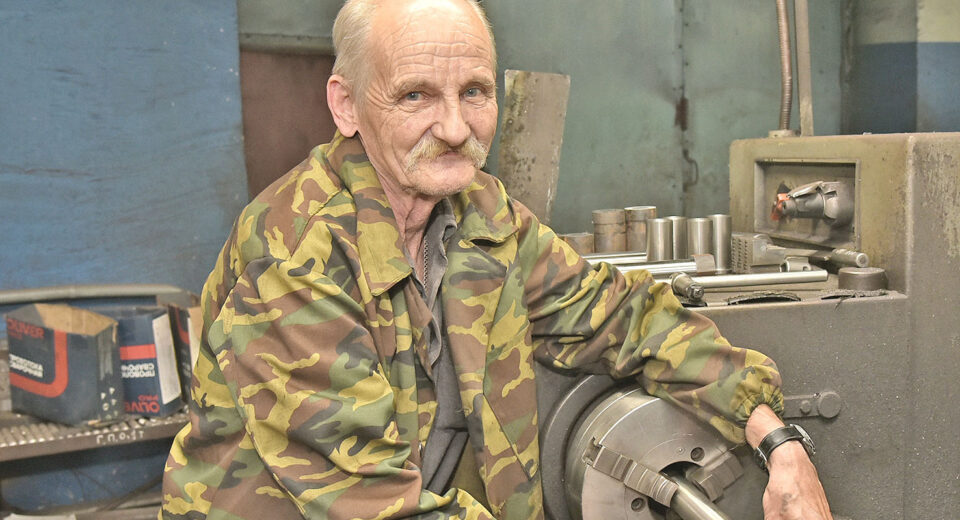 Александр Матяшов – токарь машиностроительного завода ООО «ЛидаТехмаш»