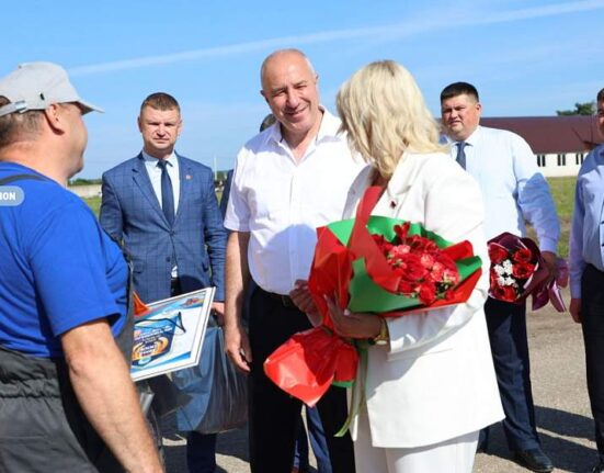 Юрий Караев