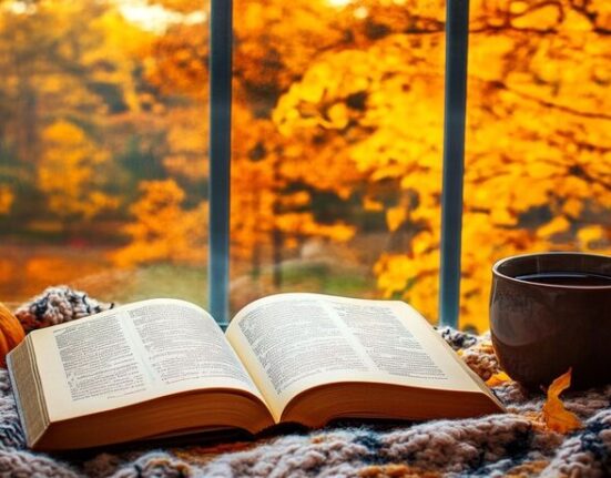 книжка, тыква, какао и золотая осень