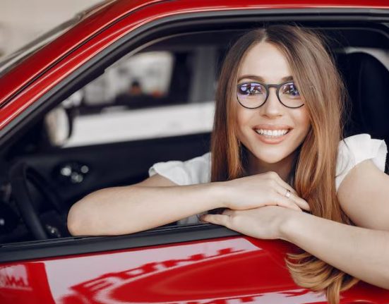 девушка автовладелица