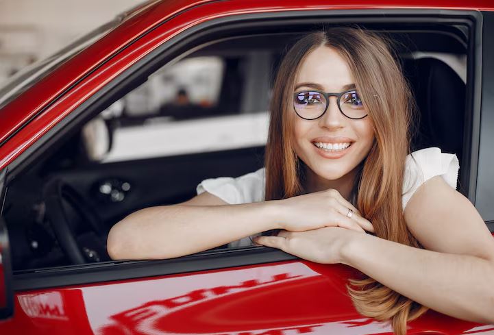 девушка автовладелица